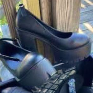 Black leather Mary Jane Platforms 6.5